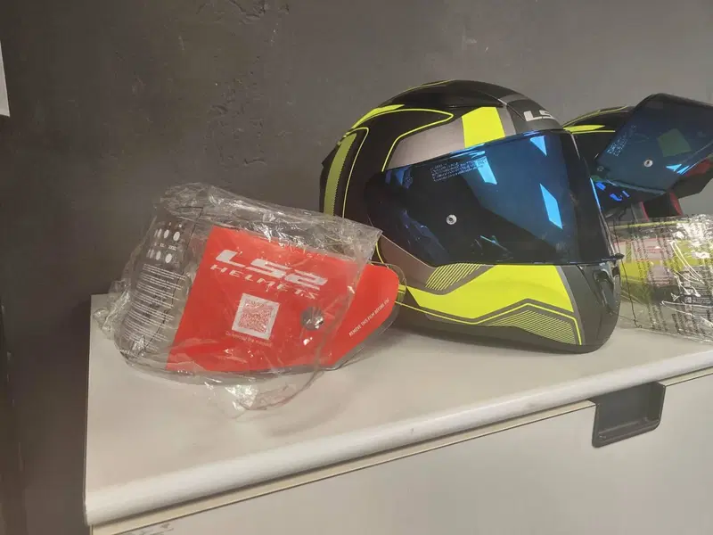 VENDO CASCHI LS2 TAGLIA L usati 1 sola stagione (5)