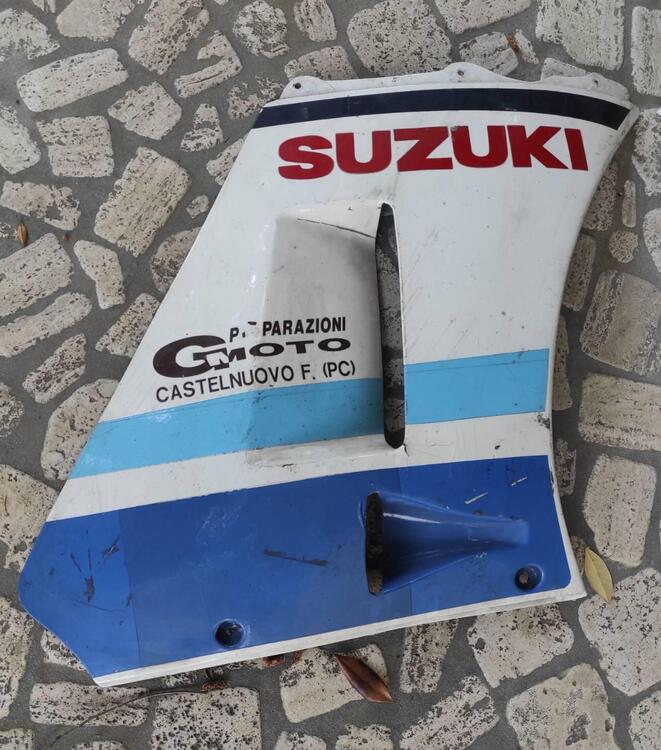 Suzuki RG500 -Carene laterali (2)