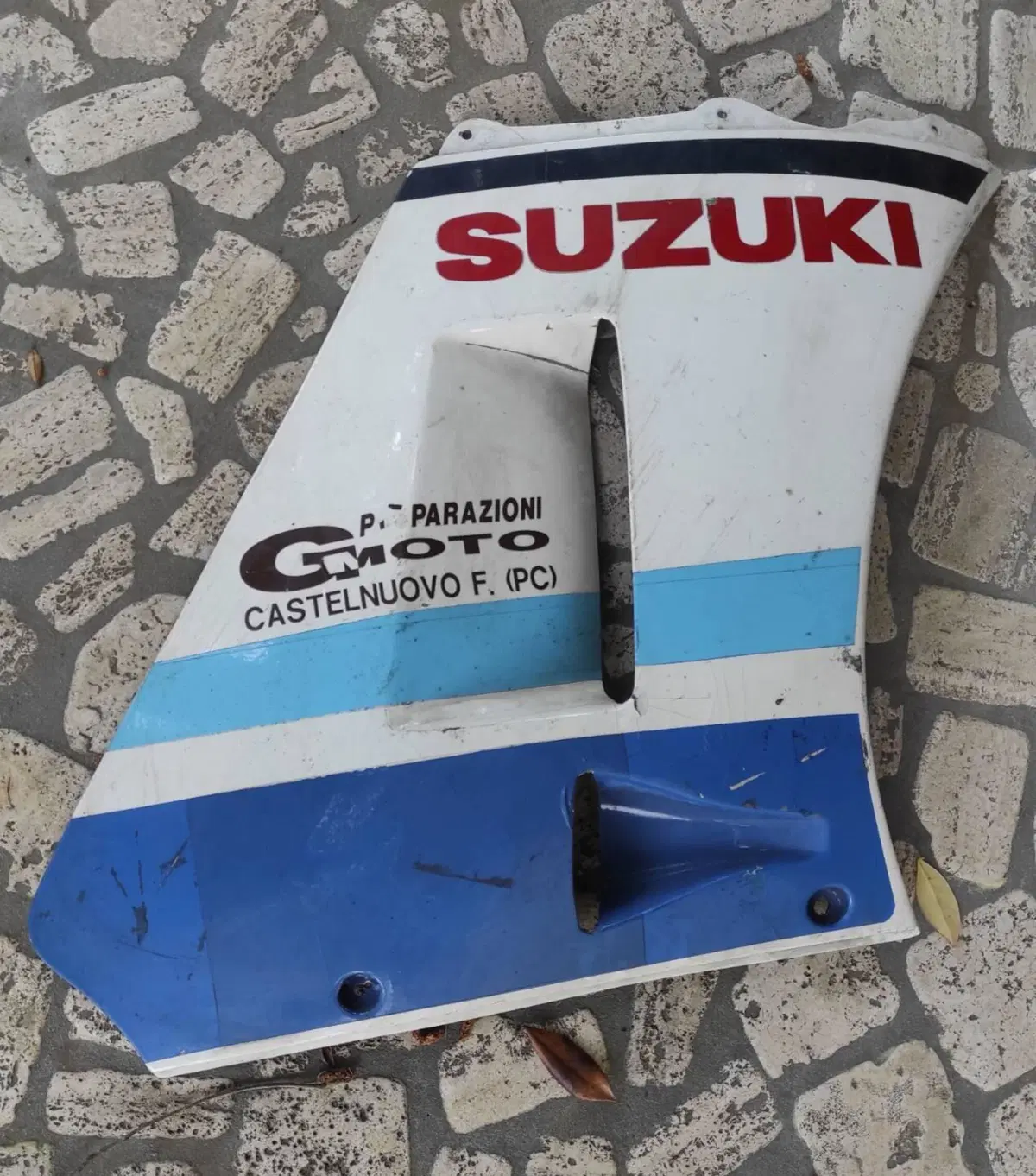 Suzuki RG500 -Carene laterali (2)