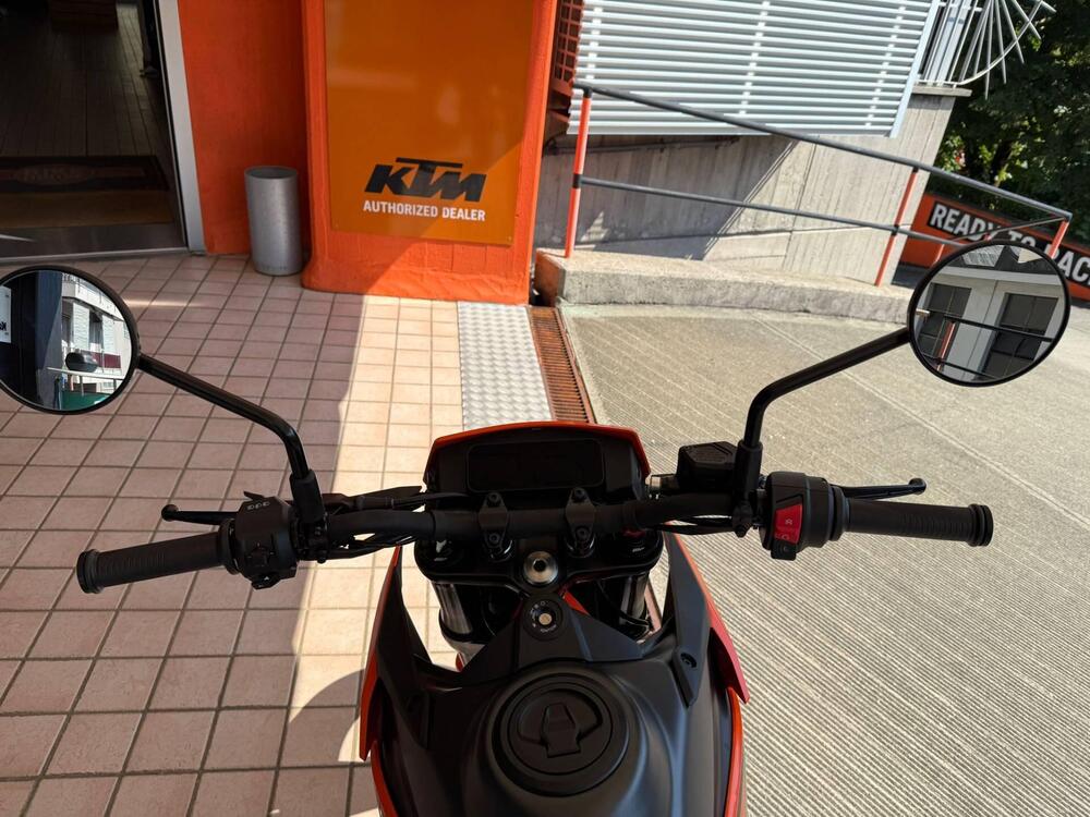 KTM 125 SMC R (2025) (3)