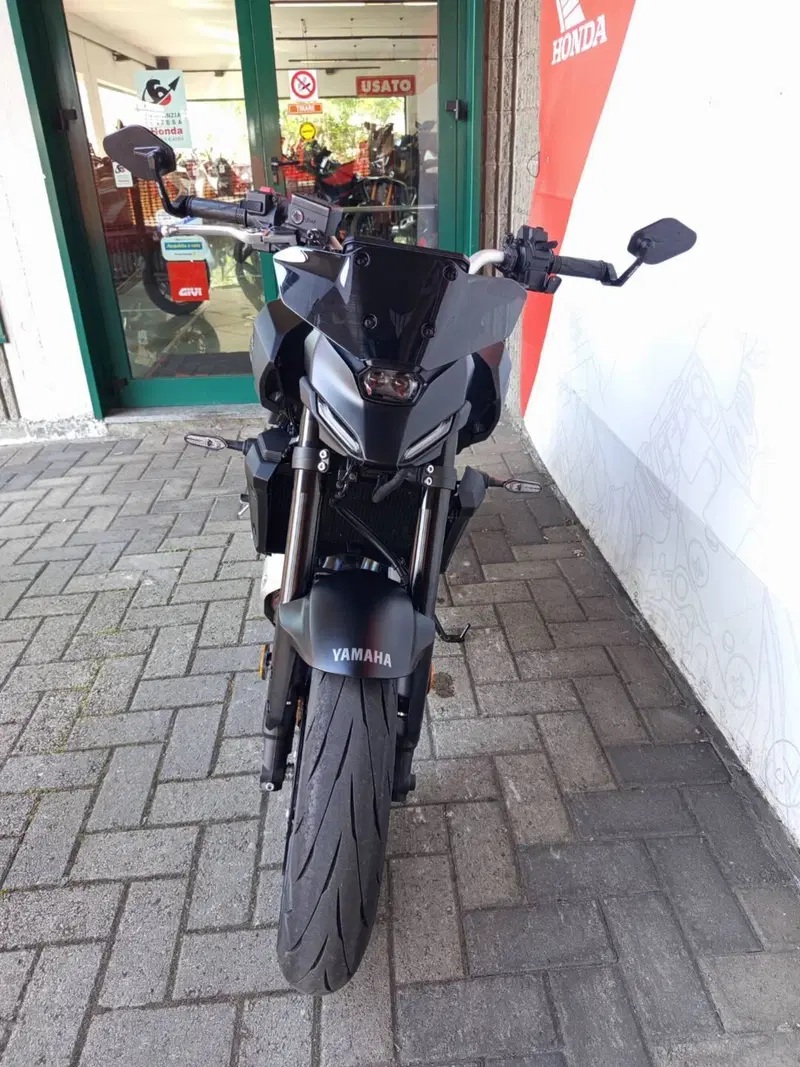 Yamaha MT-07 Y-AMT (2025 - 26) (3)