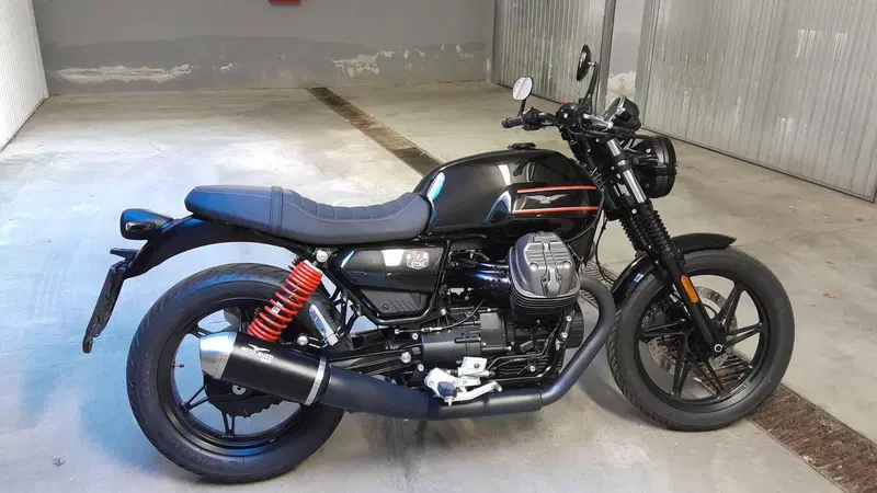 Moto Guzzi V7 Stone Special Edition (2022 - 25) (2)