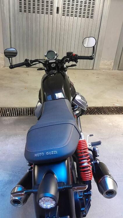 Moto Guzzi V7 Stone Special Edition (2022 - 25) (4)