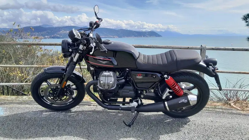 Moto Guzzi V7 Stone Special Edition (2022 - 25)