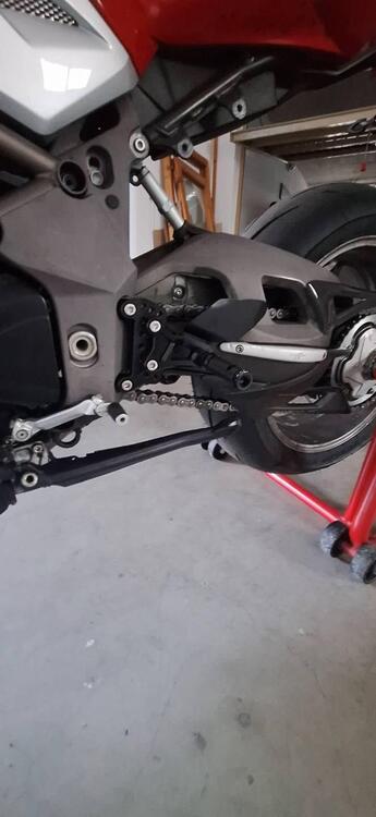 MV Agusta Brutale 990 R (2009 - 12) (5)