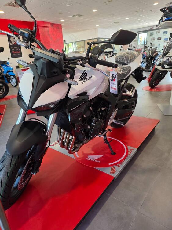 Honda CB 1000 Hornet (2025) (3)