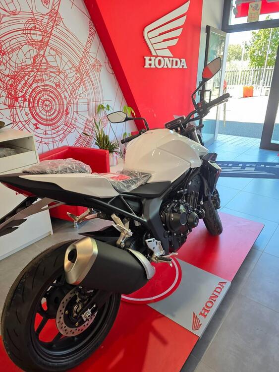 Honda CB 1000 Hornet (2025) (4)