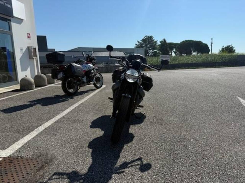 Moto Guzzi V7 Stone Special Edition (2022 - 25) (3)