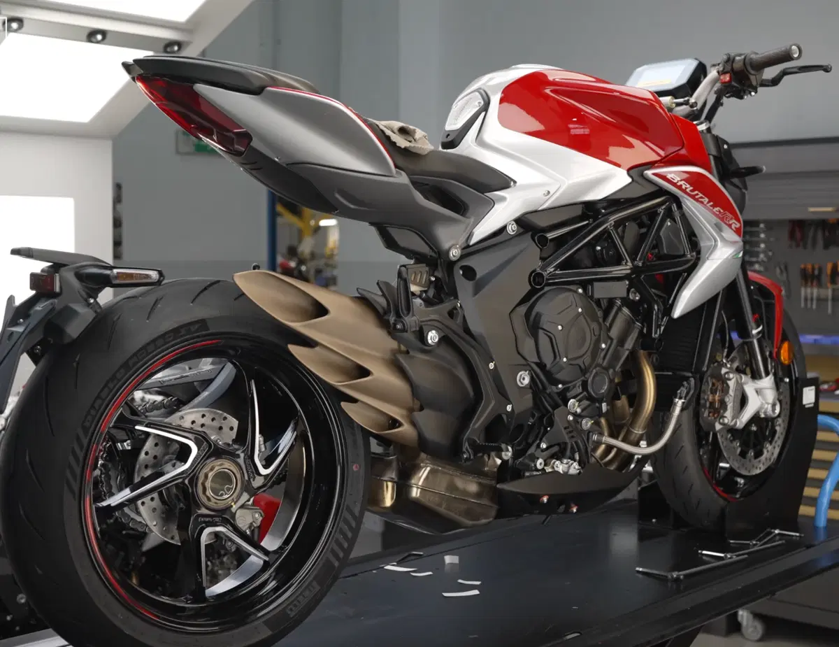 MV Agusta Brutale 800 Ottantesimo (4)