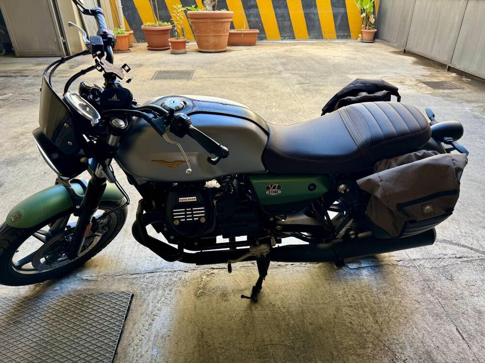 Moto Guzzi V7 Stone Centenario (2021 - 22)