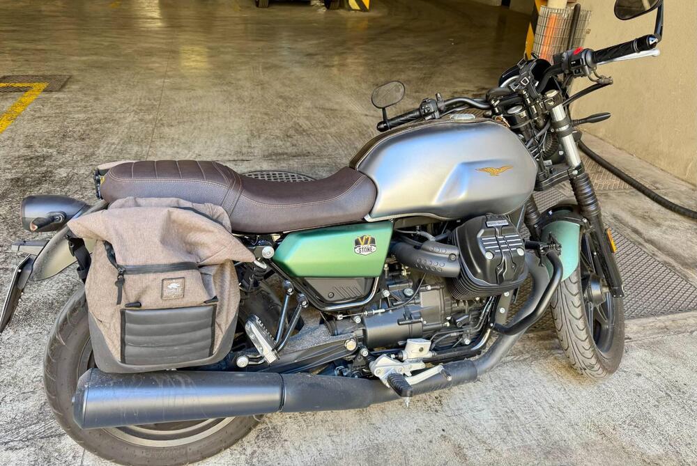 Moto Guzzi V7 Stone Centenario (2021 - 22) (3)