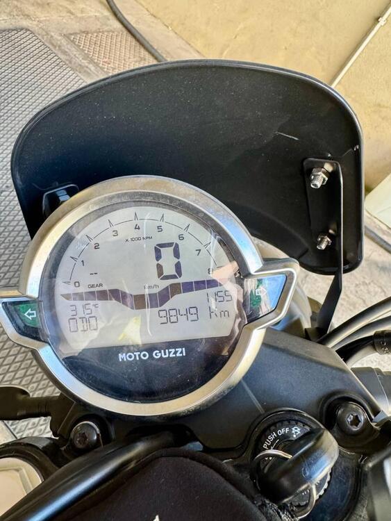 Moto Guzzi V7 Stone Centenario (2021 - 22) (5)