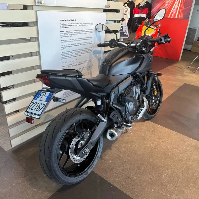 Yamaha MT-07 Y-AMT (2025 - 26) (4)