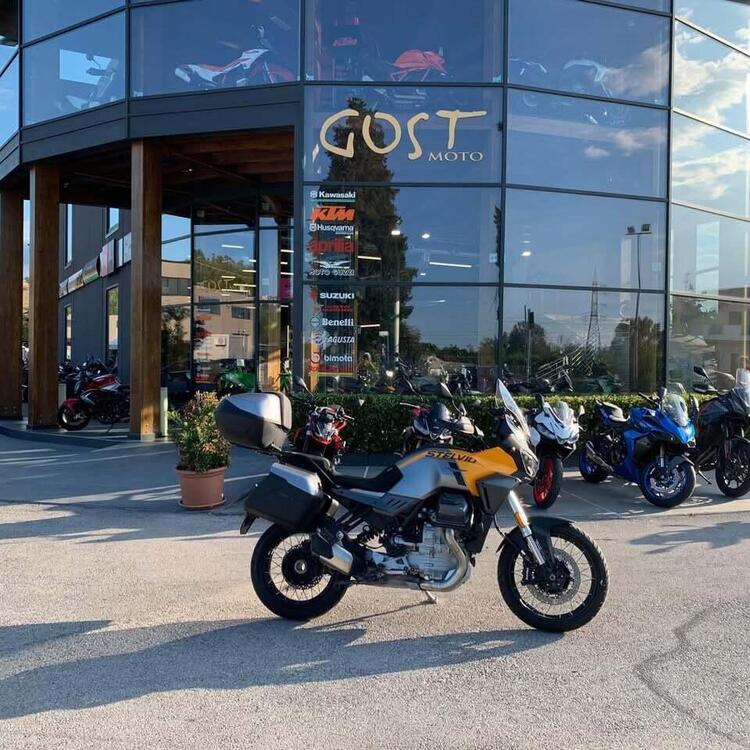 Moto Guzzi Stelvio (2024 - 25)