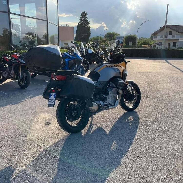 Moto Guzzi Stelvio (2024 - 25) (2)