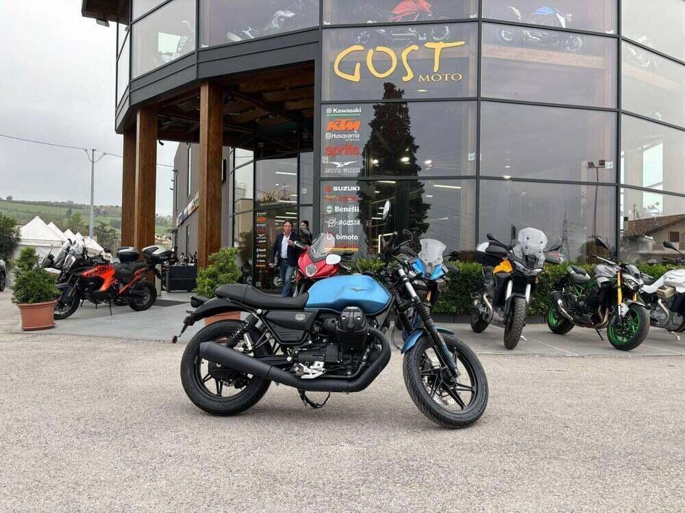 Moto Guzzi V7 Stone (2025)