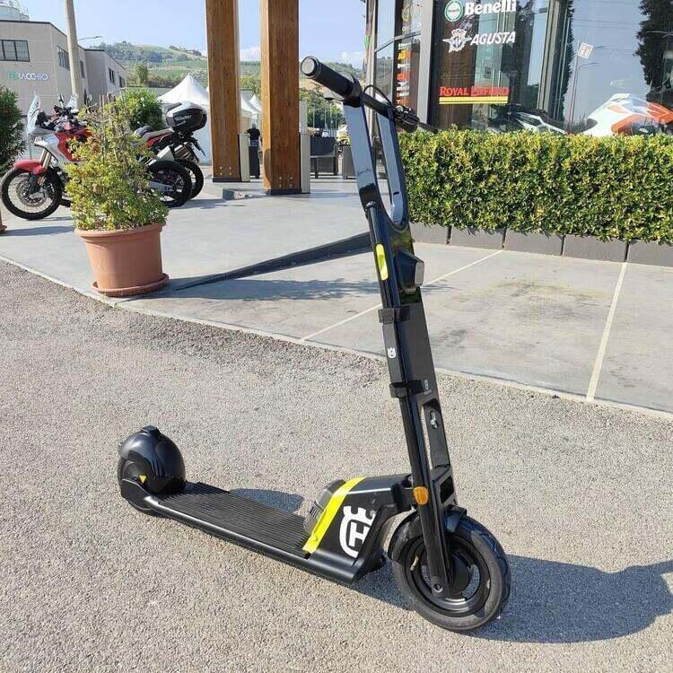 Husqvarna Skutta (2024 - 25) (2)