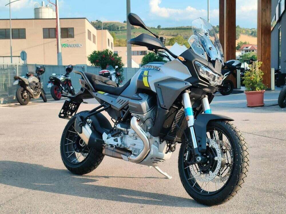 Moto Guzzi Stelvio (2024 - 25) (2)