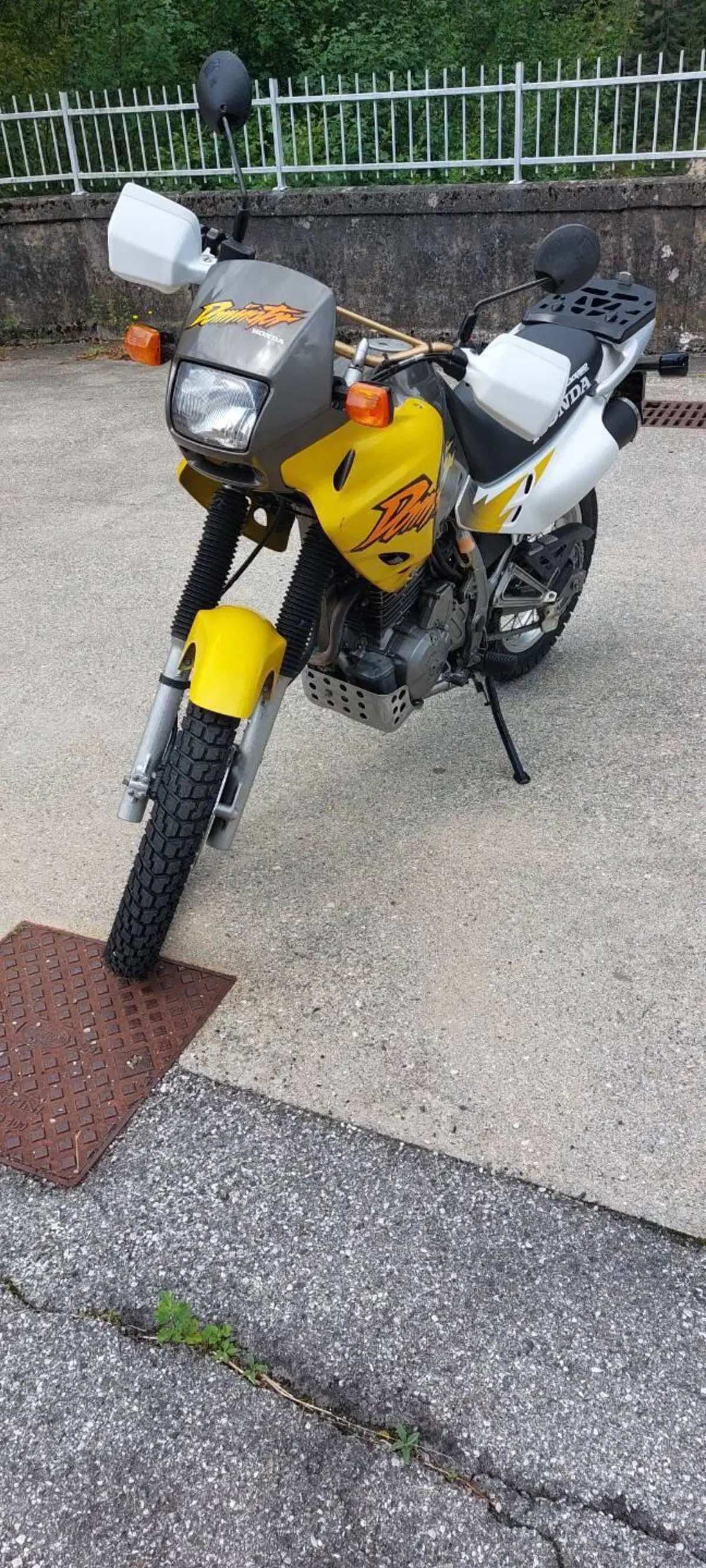 Honda NX 650 DOMINATOR (4)
