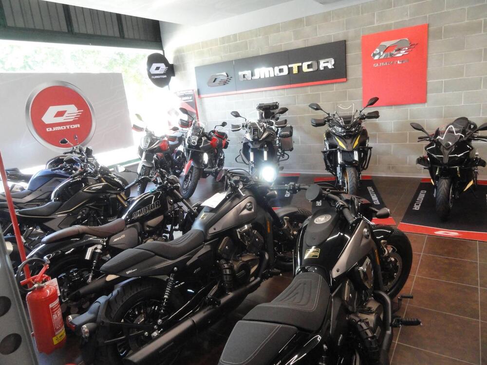 QJ Motor SRT 900 SX (2025) (2)