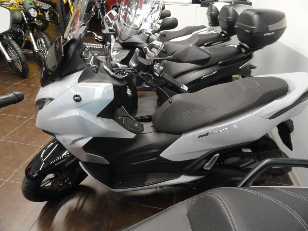 QJ Motor MTX 300 (2025) (2)