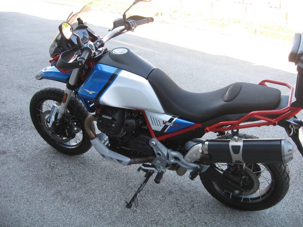 Moto Guzzi V85 TT Evocative Graphics (2021 - 23) (5)
