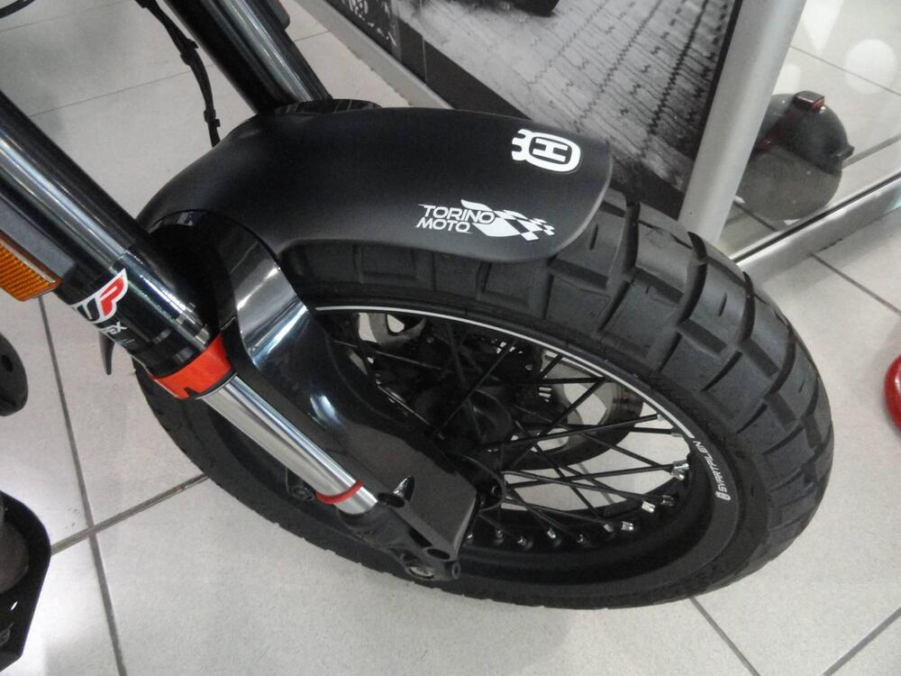 Husqvarna Svartpilen 125 (2021 - 23) (3)