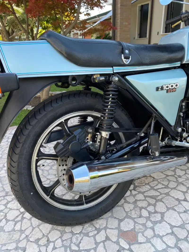 Kawasaki Z1000 z1-R (6)