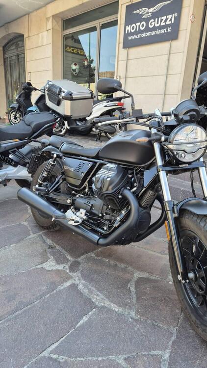 Moto Guzzi V9 Bobber (2021 - 25)