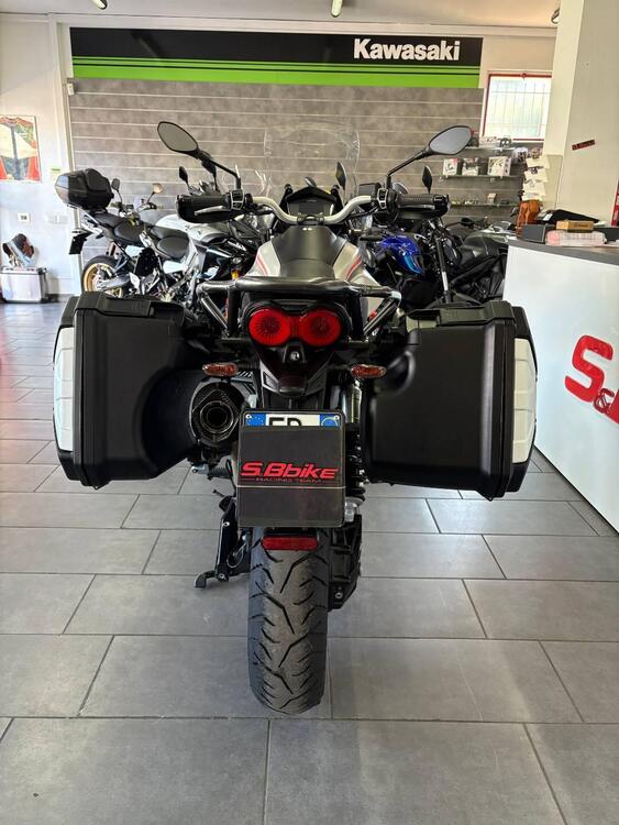 Moto Guzzi V85 TT Travel (2021 - 23) (4)