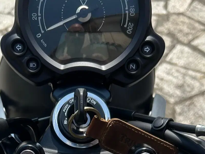 Triumph Street Twin 900 (2021 - 22) (7)