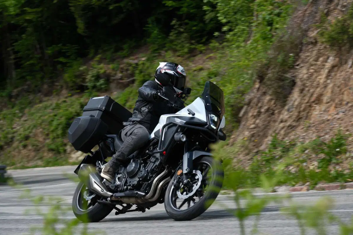Honda NX500 vs X‑ADV 750 vs CB650R E-Clutch: A2 a confronto! (6)