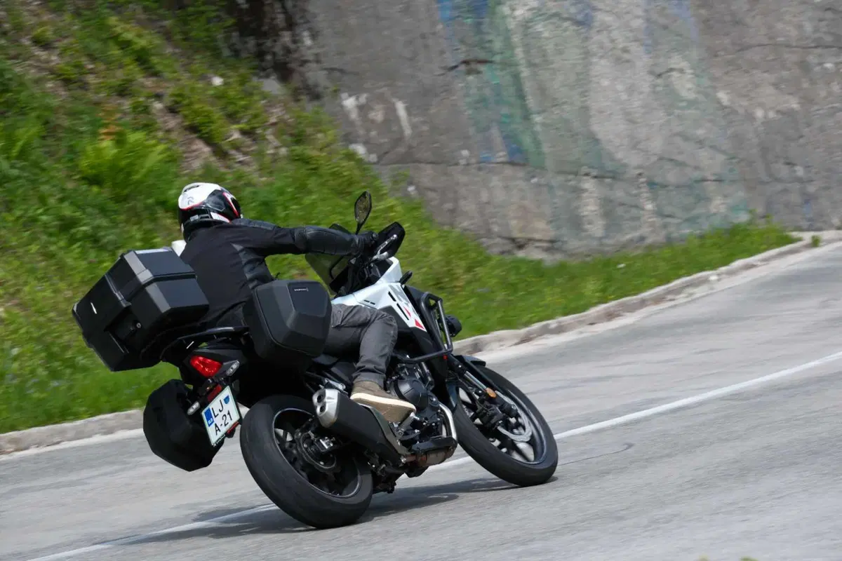 Honda NX500 vs X‑ADV 750 vs CB650R E-Clutch: A2 a confronto! (7)