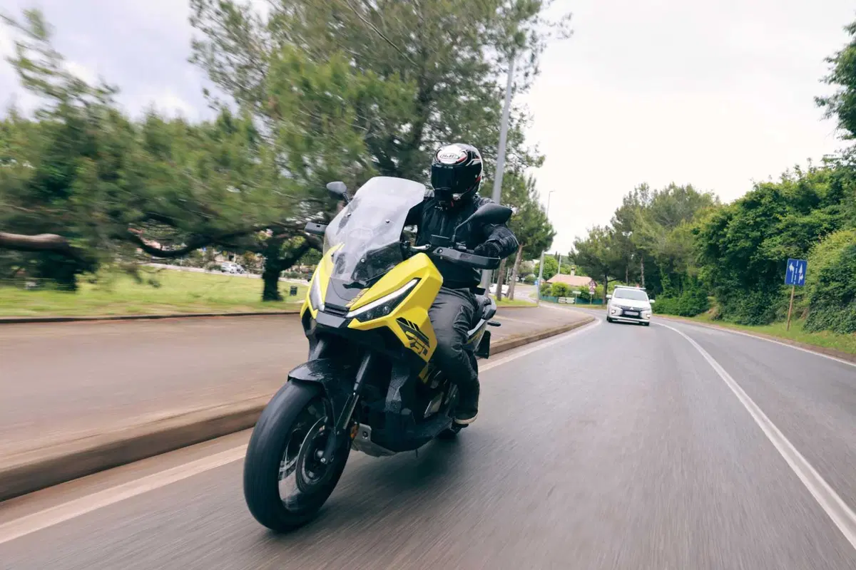 Honda NX500 vs X‑ADV 750 vs CB650R E-Clutch: A2 a confronto! (13)