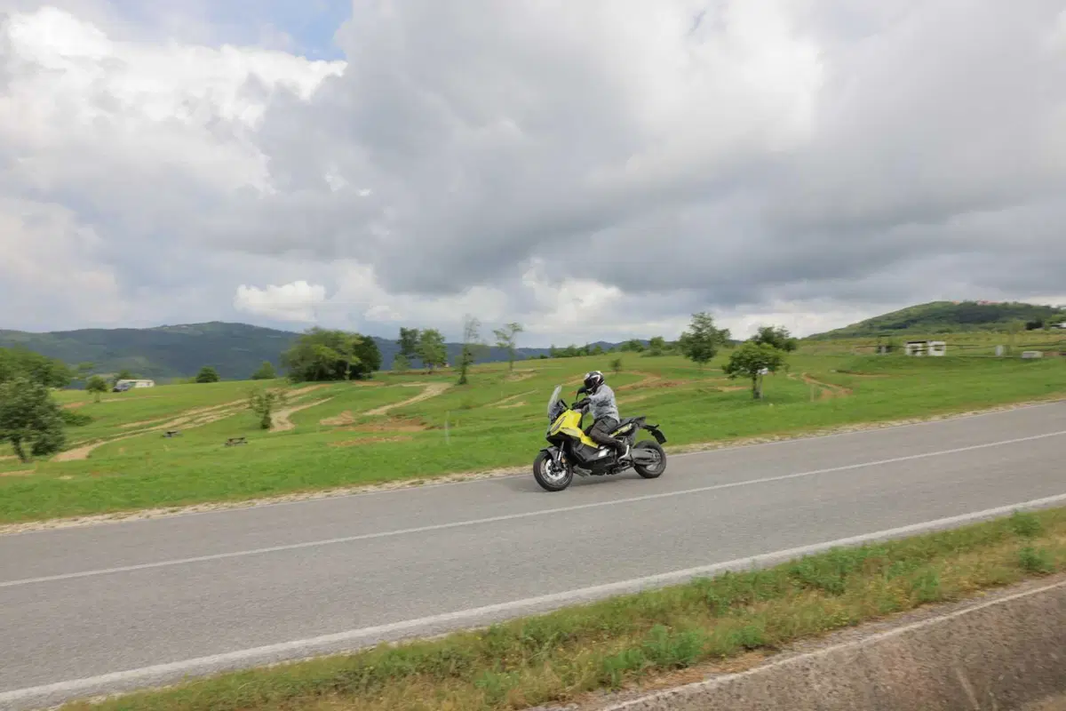 Honda NX500 vs X‑ADV 750 vs CB650R E-Clutch: A2 a confronto! (15)