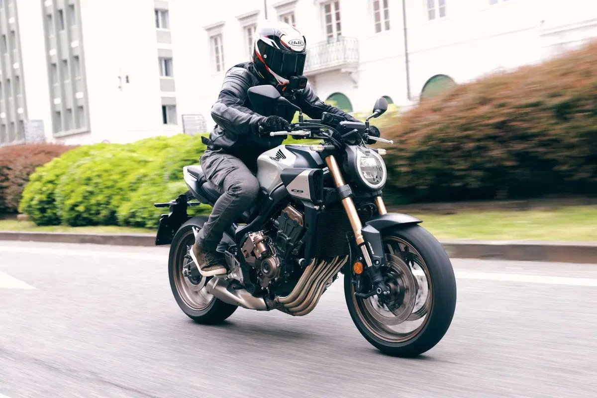 Honda NX500 vs X‑ADV 750 vs CB650R E-Clutch: A2 a confronto! (17)