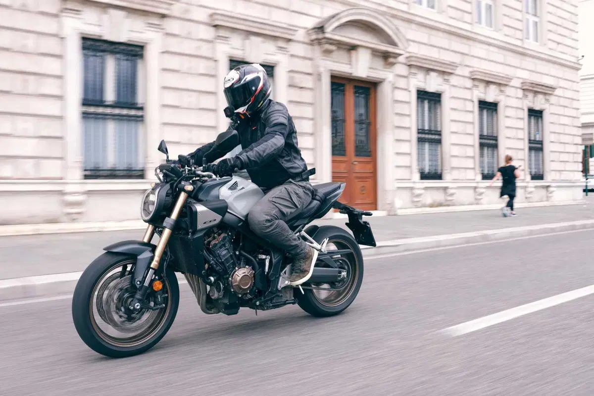 Honda NX500 vs X‑ADV 750 vs CB650R E-Clutch: A2 a confronto! (20)