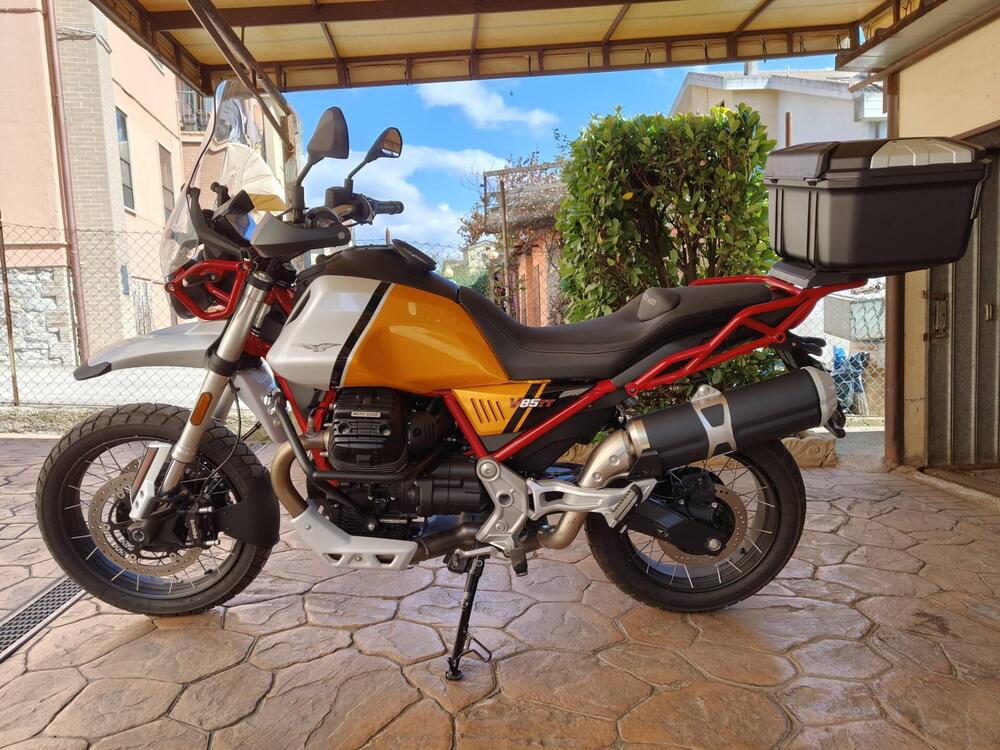 Moto Guzzi V85 TT Evocative Graphics (2021 - 23)