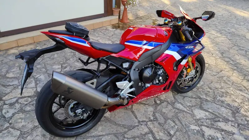 Honda CBR 1000 RR-R Fireblade SP (2024 - 26) (2)
