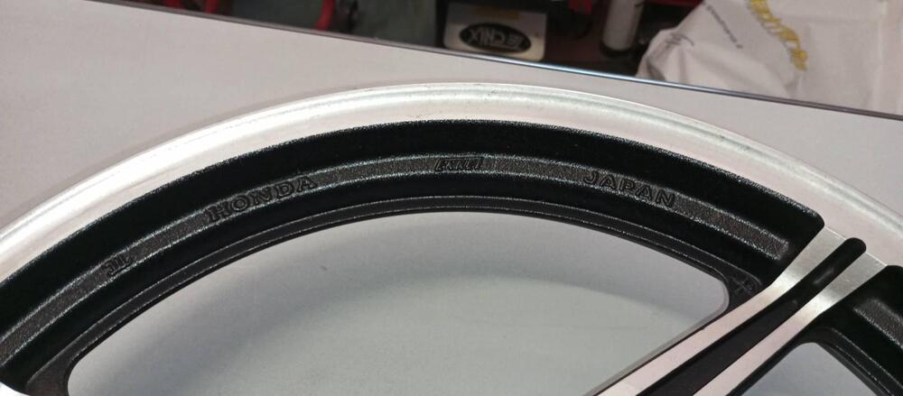 CERCHIO ANTERIORE HONDA VF750C RC07 (2)