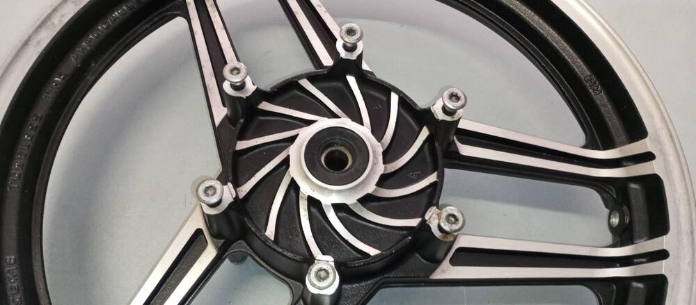 CERCHIO ANTERIORE HONDA VF750C RC07 (5)
