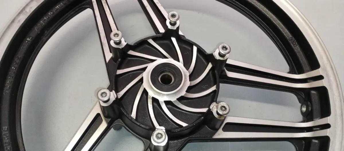 CERCHIO ANTERIORE HONDA VF750C RC07 (5)