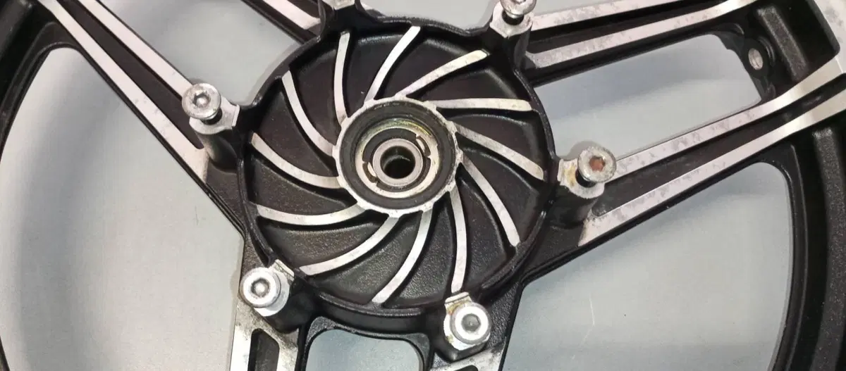 CERCHIO ANTERIORE HONDA VF750C RC07 (7)