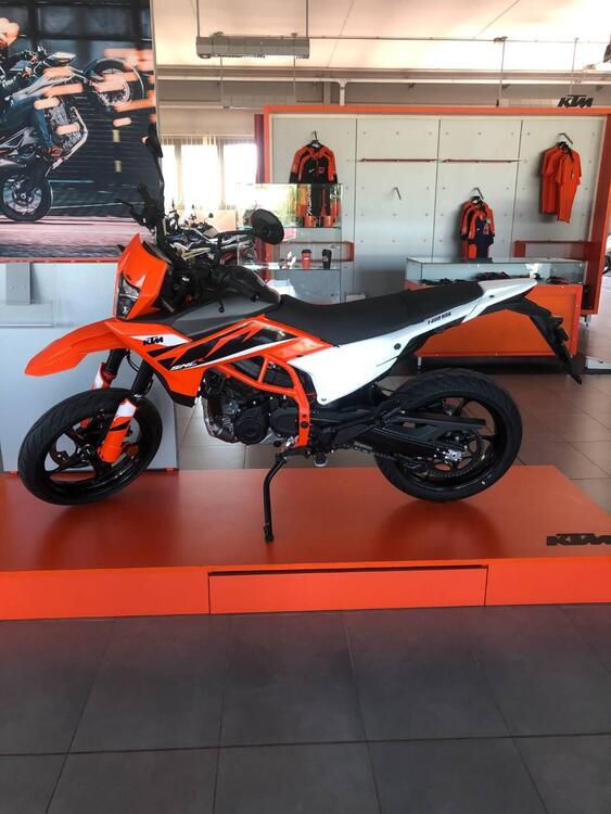 KTM 125 SMC R (2025)