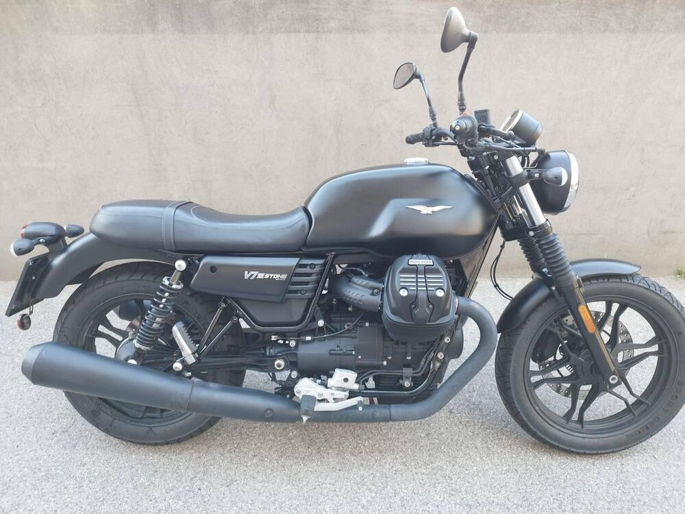 Moto Guzzi V7 III Stone (2017 - 20)