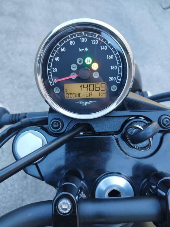 Moto Guzzi V7 III Stone (2017 - 20) (2)