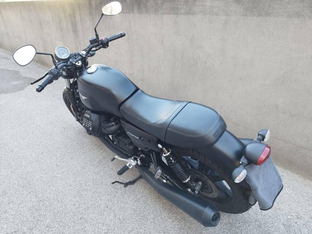 Moto Guzzi V7 III Stone (2017 - 20) (4)