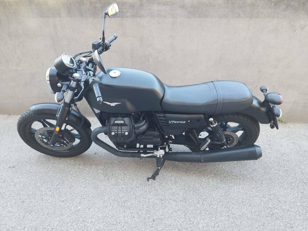 Moto Guzzi V7 III Stone (2017 - 20) (5)