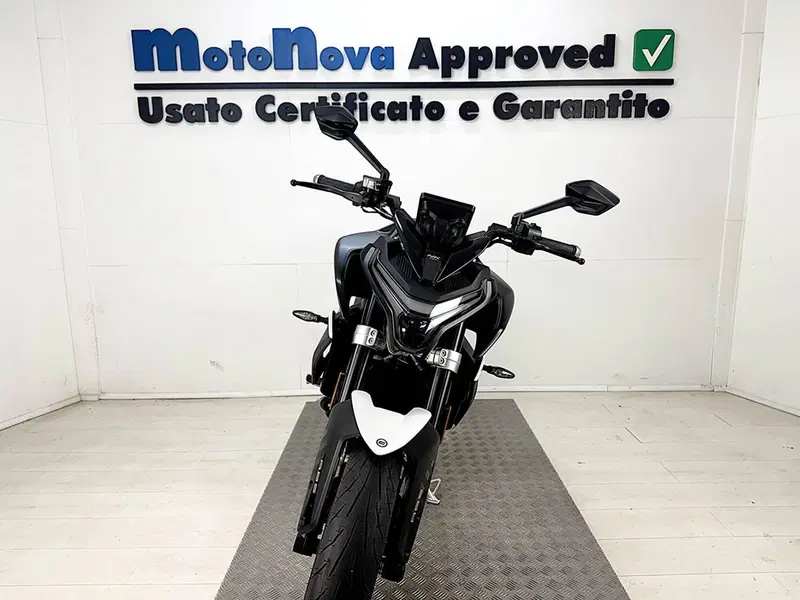 CFMOTO 800NK Advanced (2023 - 26) (4)