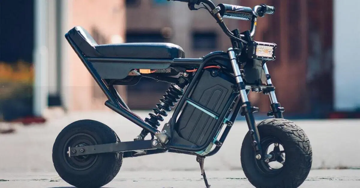 Un pulsante per impennare: ecco la pit bike elettrica mini Wheelie Fun